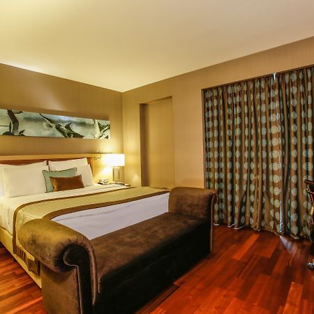 Dedeman Bostanci Istanbul Hotel y Centro de Convenciones Exterior foto A bedroom at the hotel