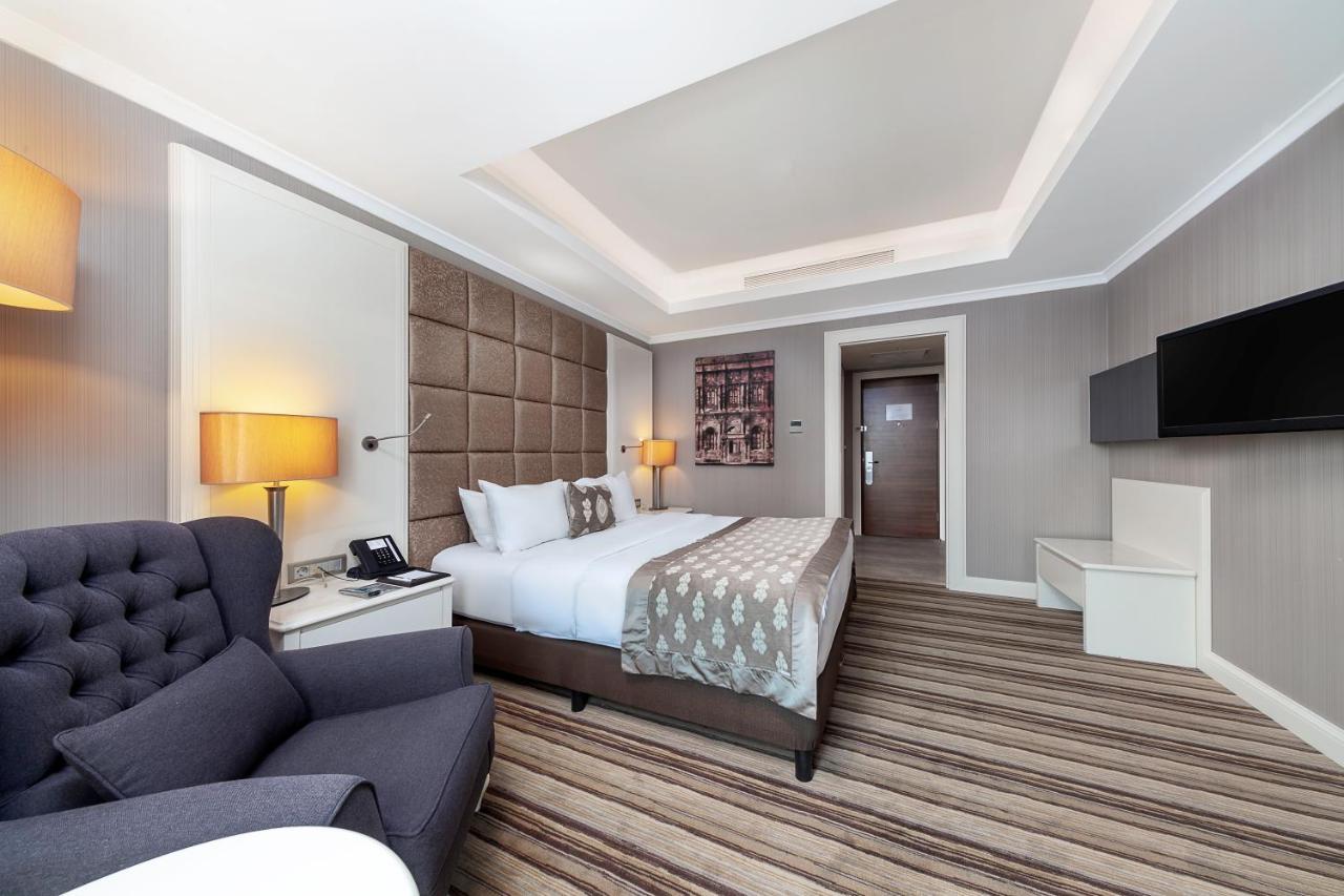 Dedeman Bostanci Istanbul Hotel y Centro de Convenciones Exterior foto A room at the hotel