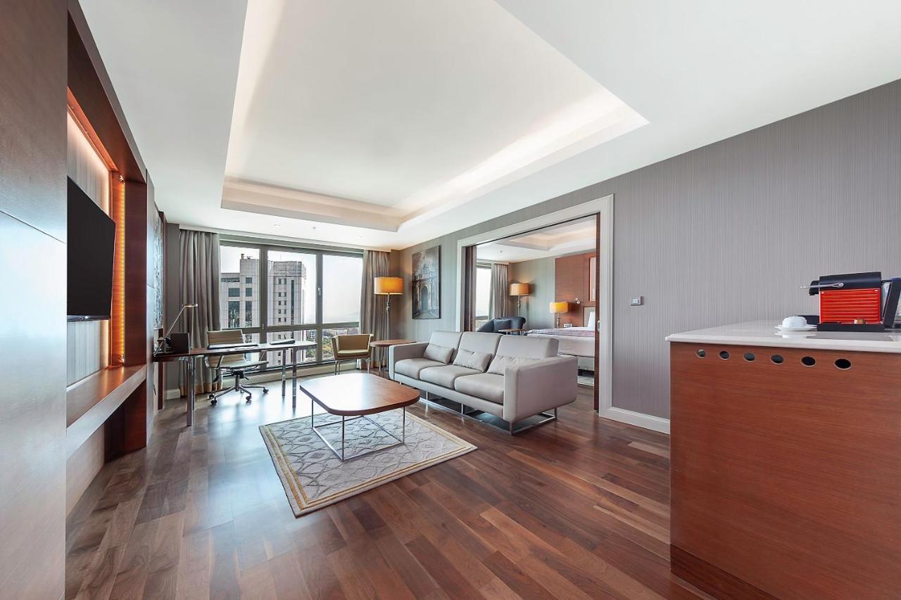 Dedeman Bostanci Istanbul Hotel y Centro de Convenciones Exterior foto Suite at the hotel