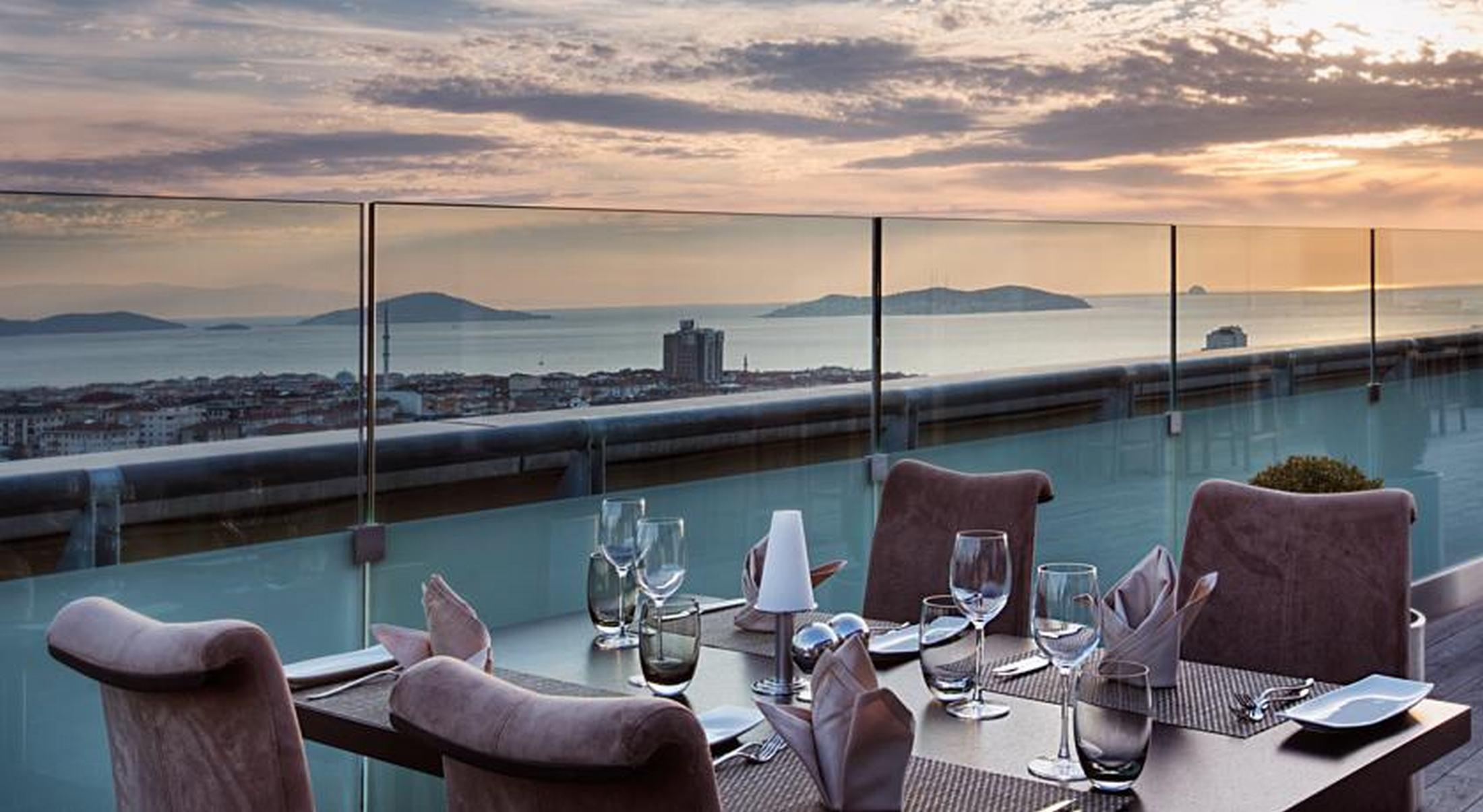 Dedeman Bostanci Istanbul Hotel y Centro de Convenciones Exterior foto View from the restaurant