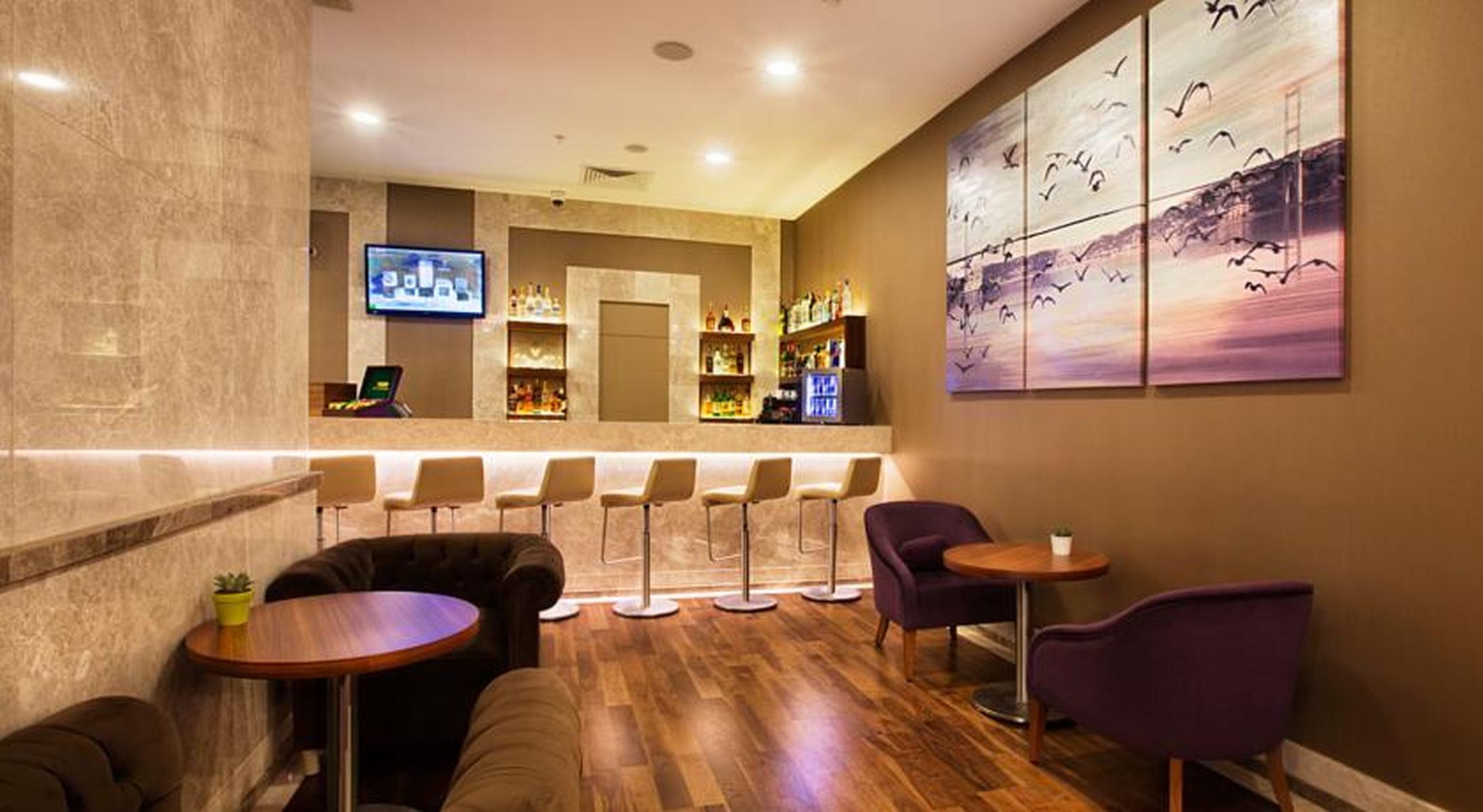 Dedeman Bostanci Istanbul Hotel y Centro de Convenciones Exterior foto The bar at the lounge