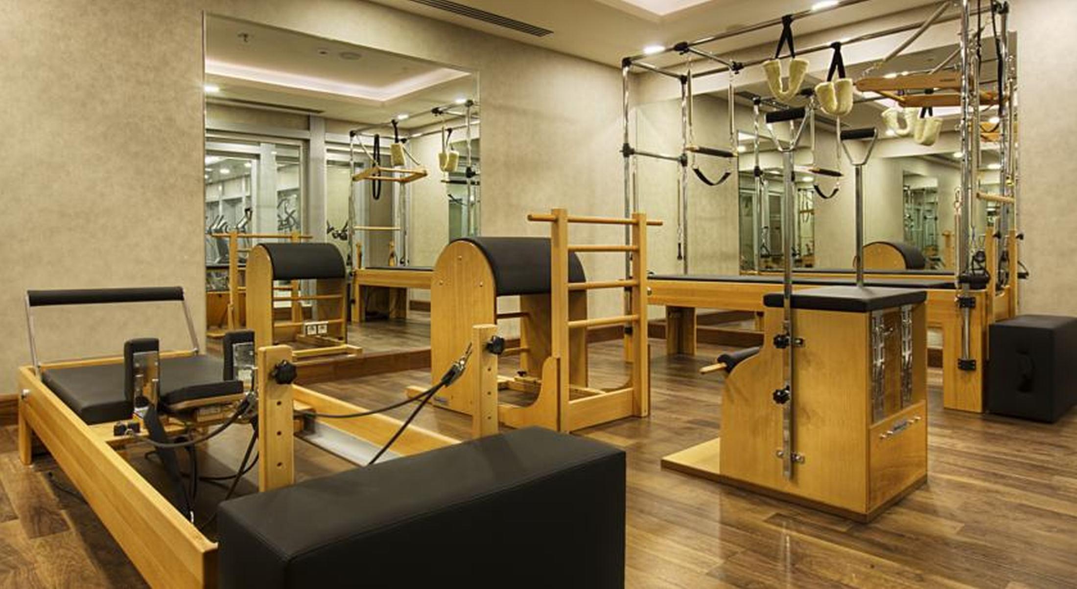 Dedeman Bostanci Istanbul Hotel y Centro de Convenciones Exterior foto A Pilates studio