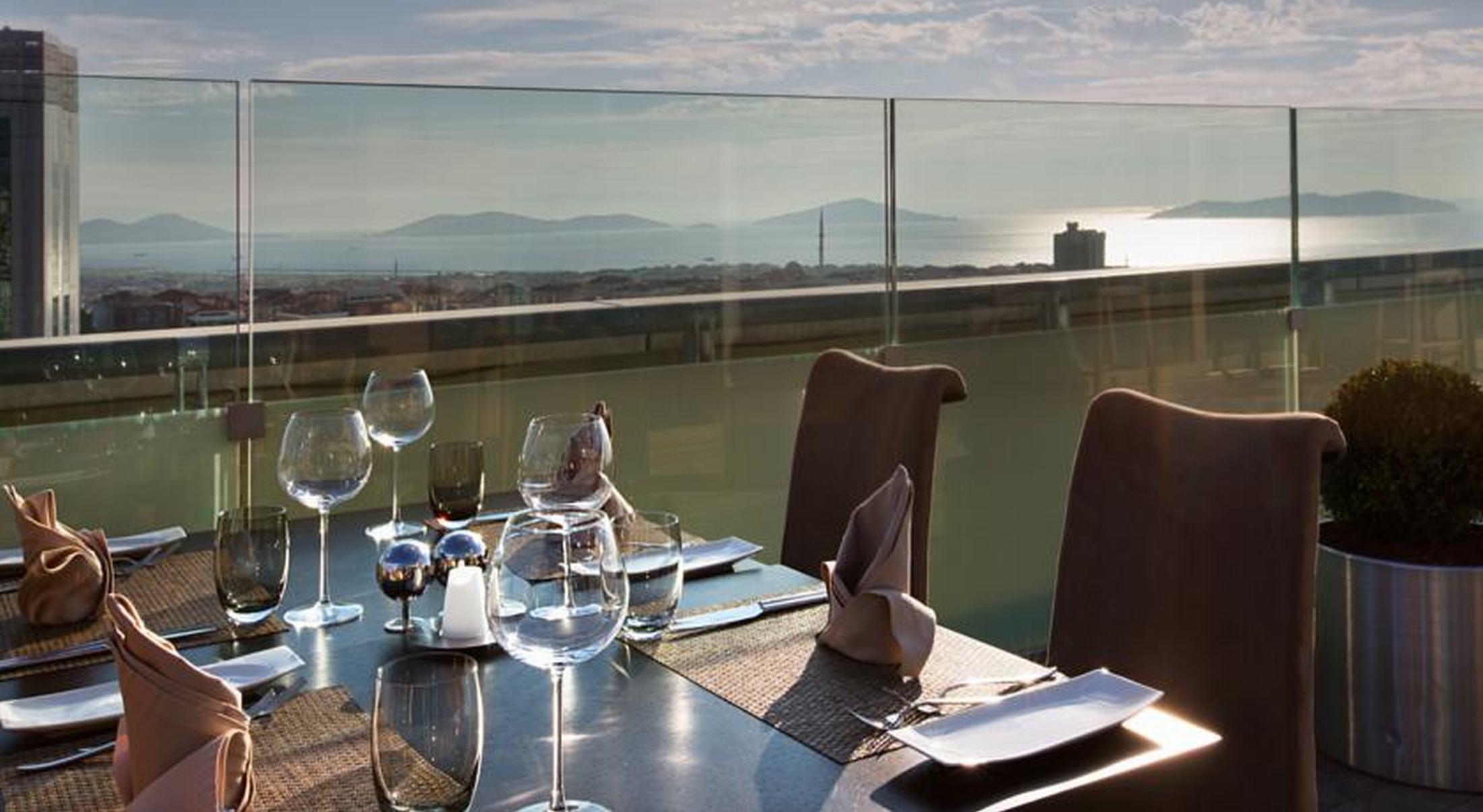 Dedeman Bostanci Istanbul Hotel y Centro de Convenciones Exterior foto View from the restaurant
