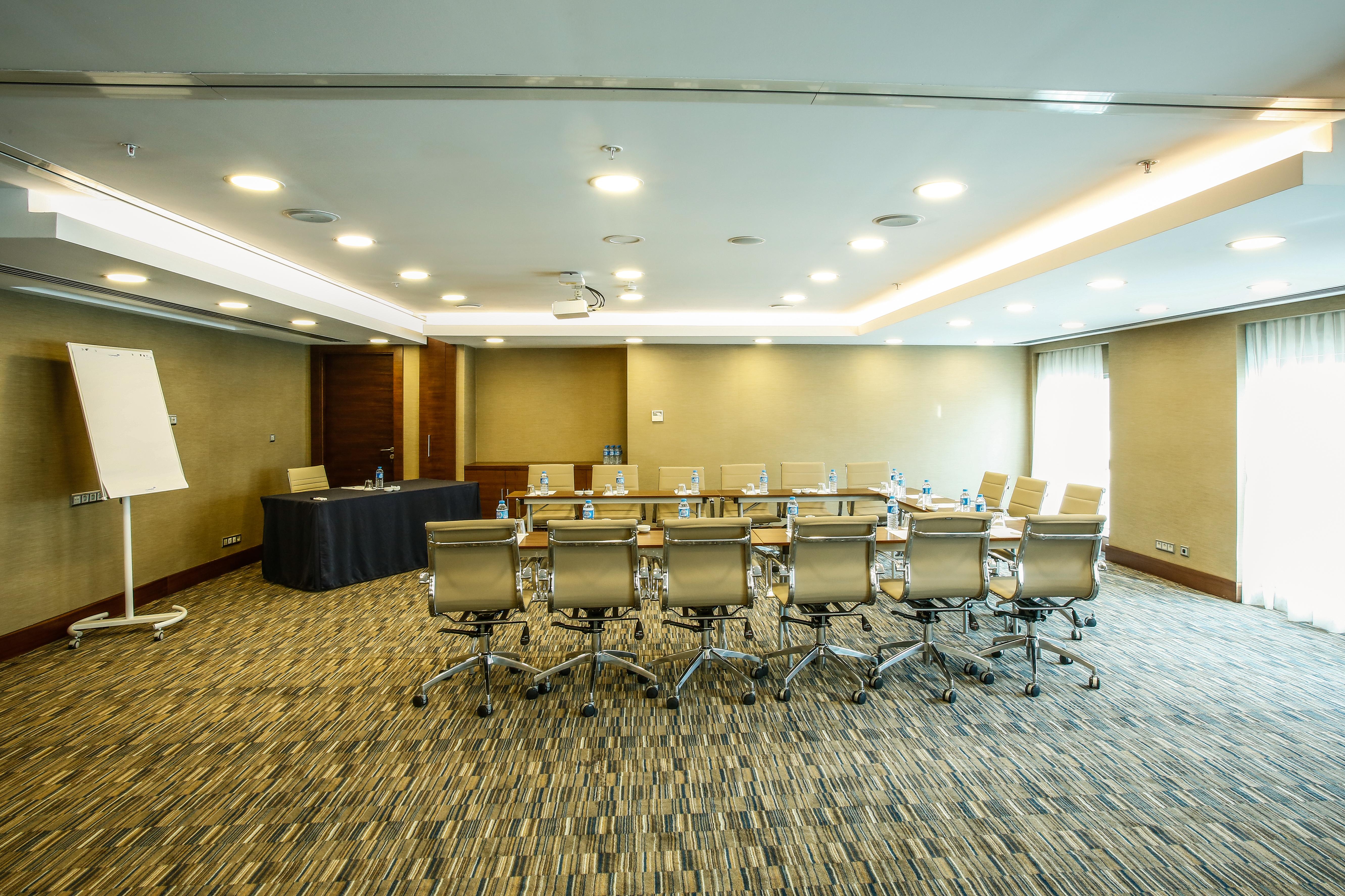 Dedeman Bostanci Istanbul Hotel y Centro de Convenciones Exterior foto Meeting room