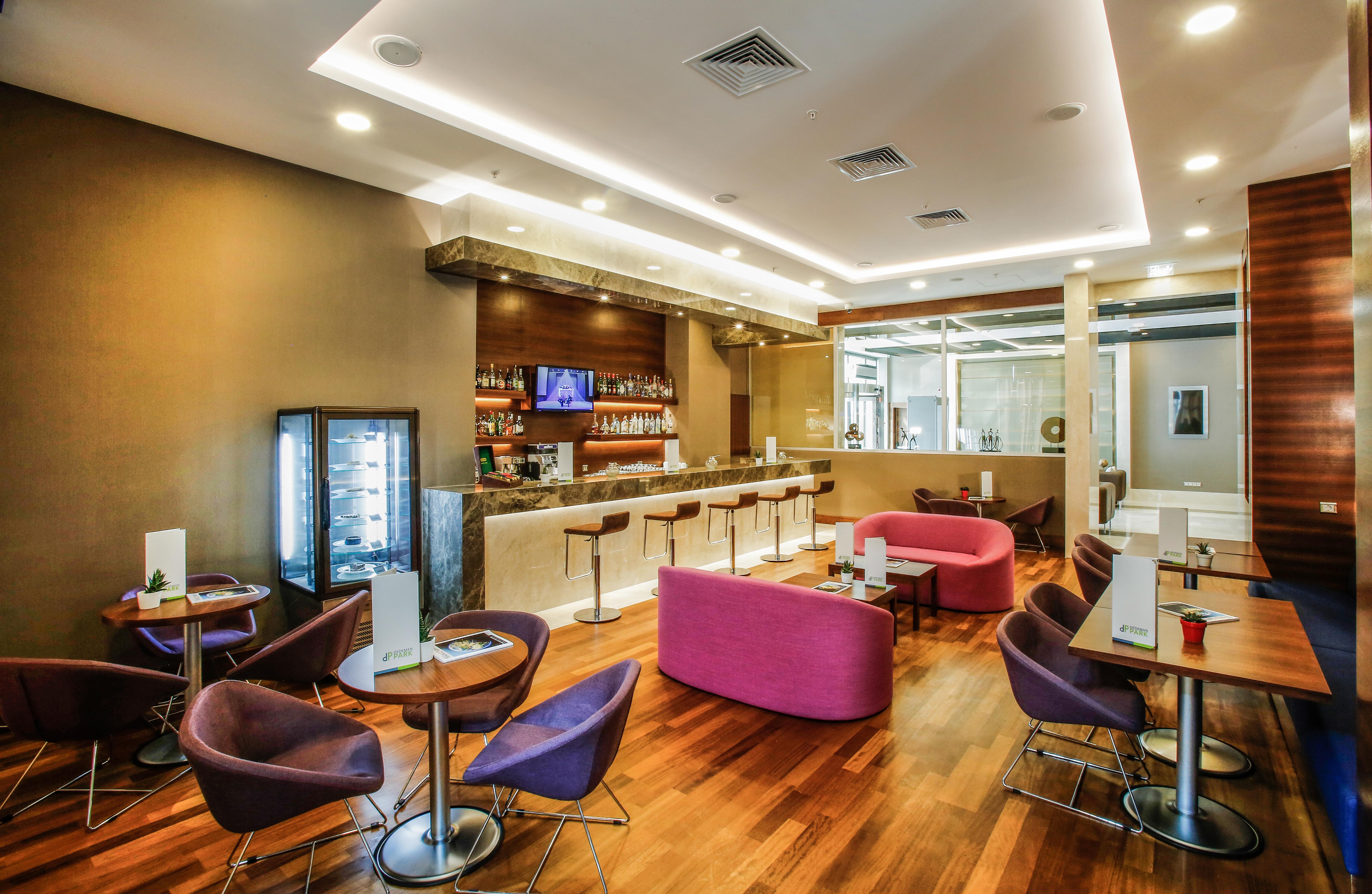 Dedeman Bostanci Istanbul Hotel y Centro de Convenciones Exterior foto The lounge at the airport