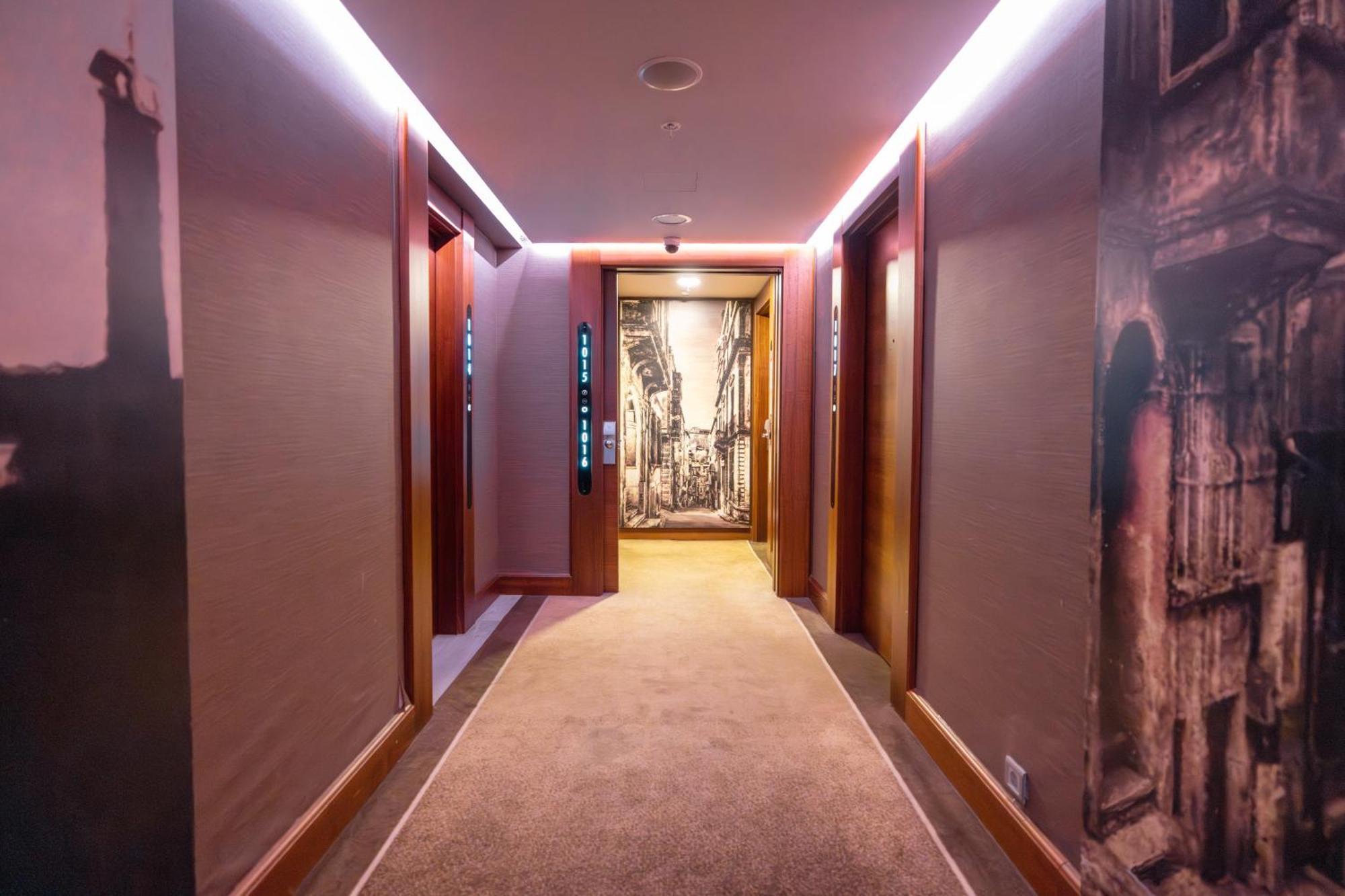 Dedeman Bostanci Istanbul Hotel y Centro de Convenciones Exterior foto A corridor at the hotel
